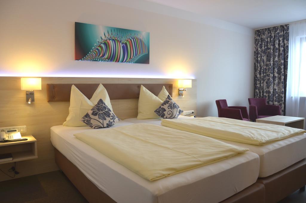 Stroebinger Hof - Therme Wellness Resort Bad Endorf Pokoj fotografie